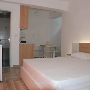 Hotel The Hill, Sarandë